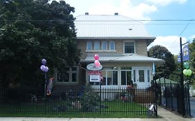 10Th Avenue Guest House & Suites