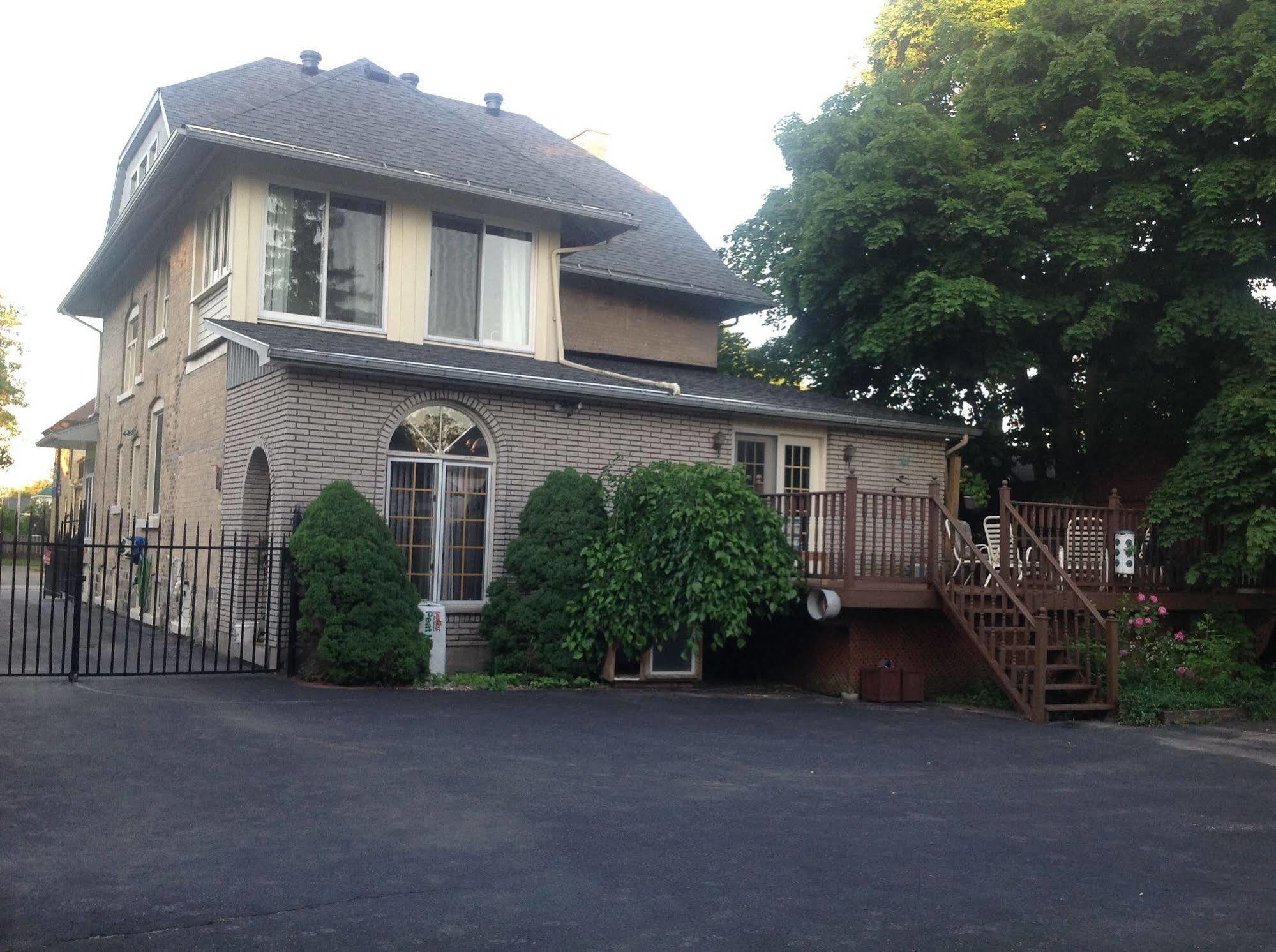 10Th Avenue Guest House & Suites Hanover Exterior photo